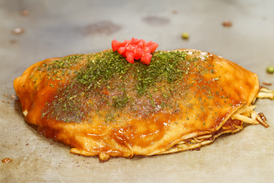 高砂市の名物『にくてん』。鉄板で焼かれたお好み焼き風のローカルフードで、素朴な味わいが魅力。